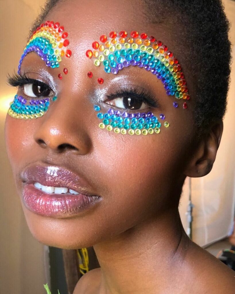 Maquillage arc en ciel pour la marche des fiertés gay pride