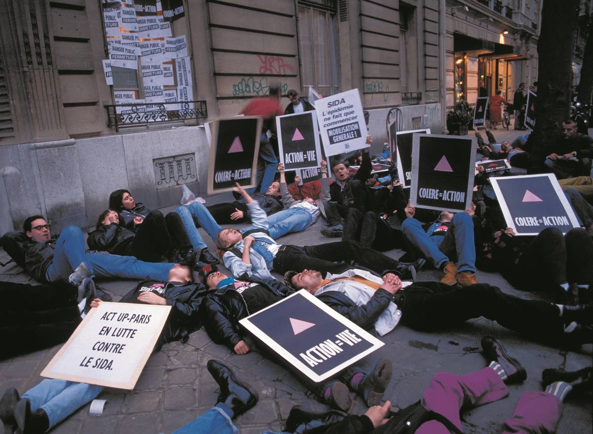 act up paris vih sida die-in