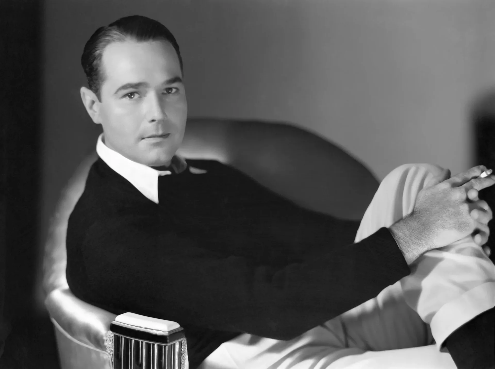 William Haines à du mettre fin a sa carrière d'acteur a cause du code Hays car il était homosexuel. 