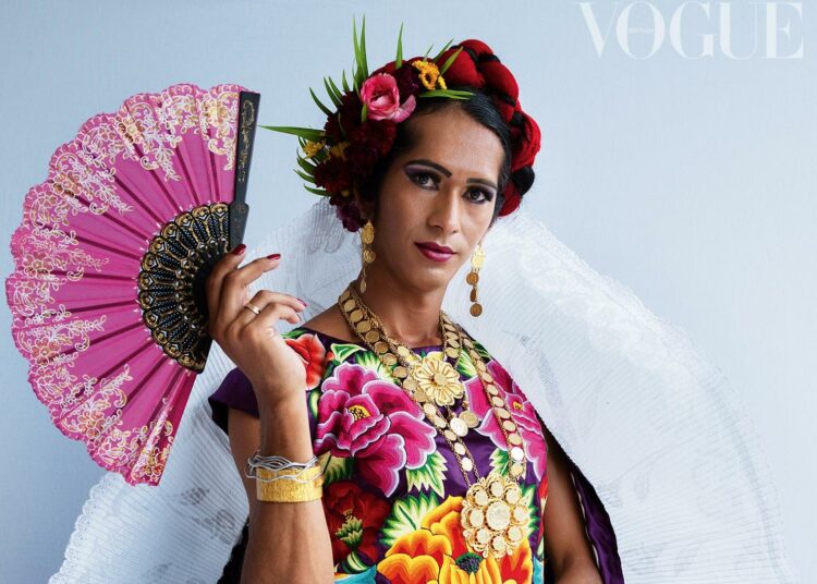 En 2019 , Estrella Vasquez fait la une de Vogue Magazine, et plusieurs pages sont dédiées aux muxes.