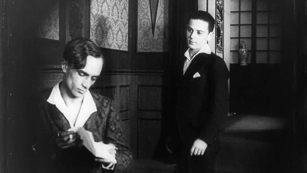 Paul Körner et Kurt Sivers dans Différent des autres (Anders als die Andern), film allemand de 1919 de Richard Oswald dénonçant l’homophobie et le paragraphe 175.