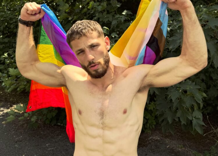 Mathis Chevalier dénonce l’homophobie dans le MMA après son passage dans L’Arène sur Netflix- Drapeau LGBT